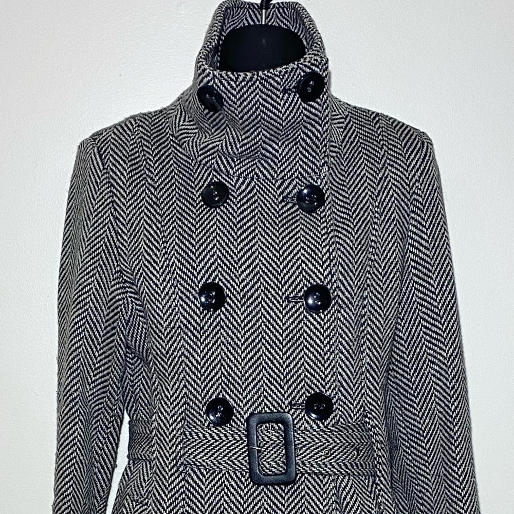 GUESS Fall/Winter Jacket - Picture 2 of 5